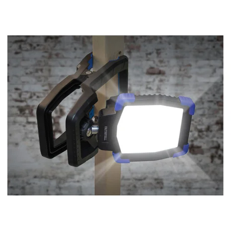 LED Clip Light 30W Rechargeable - 3000 Lumens