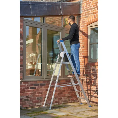 Werner 8 Tread Heavy Duty Platform Stepladder Mastertrade