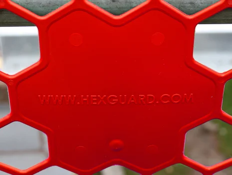PLASTIC BRICKGUARD (HEXGUARD) - 100 Pack - Red