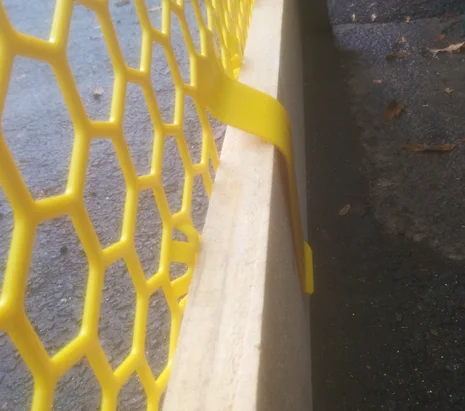 PLASTIC BRICKGUARD (HEXGUARD) - 100 pack - Yellow